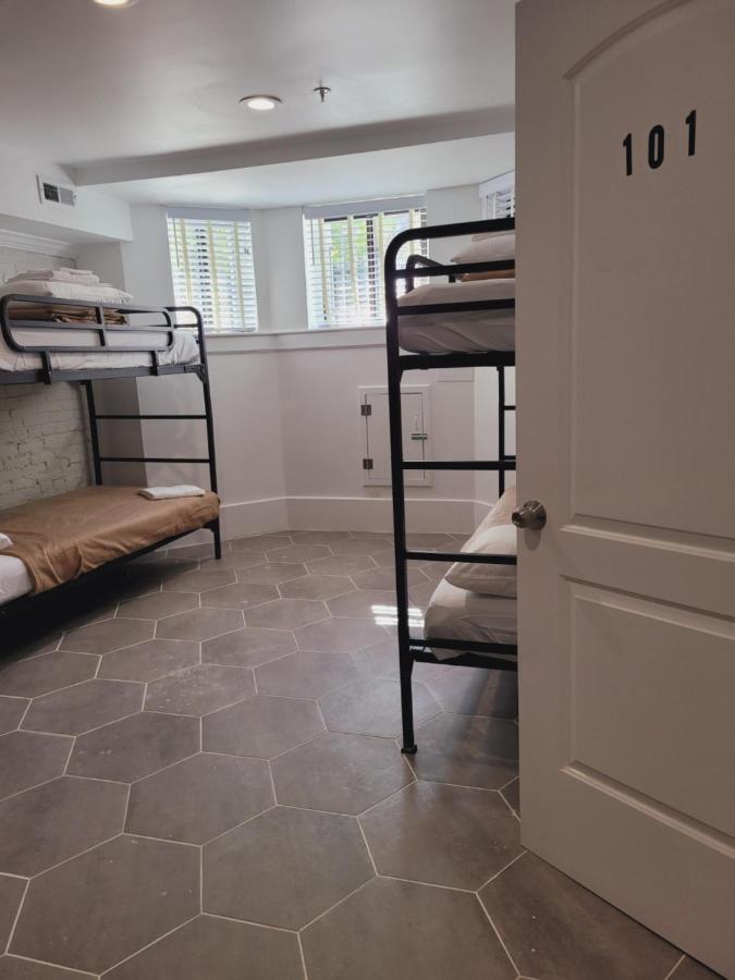 May Flower Hostel Llc Вашингтон Екстериор снимка